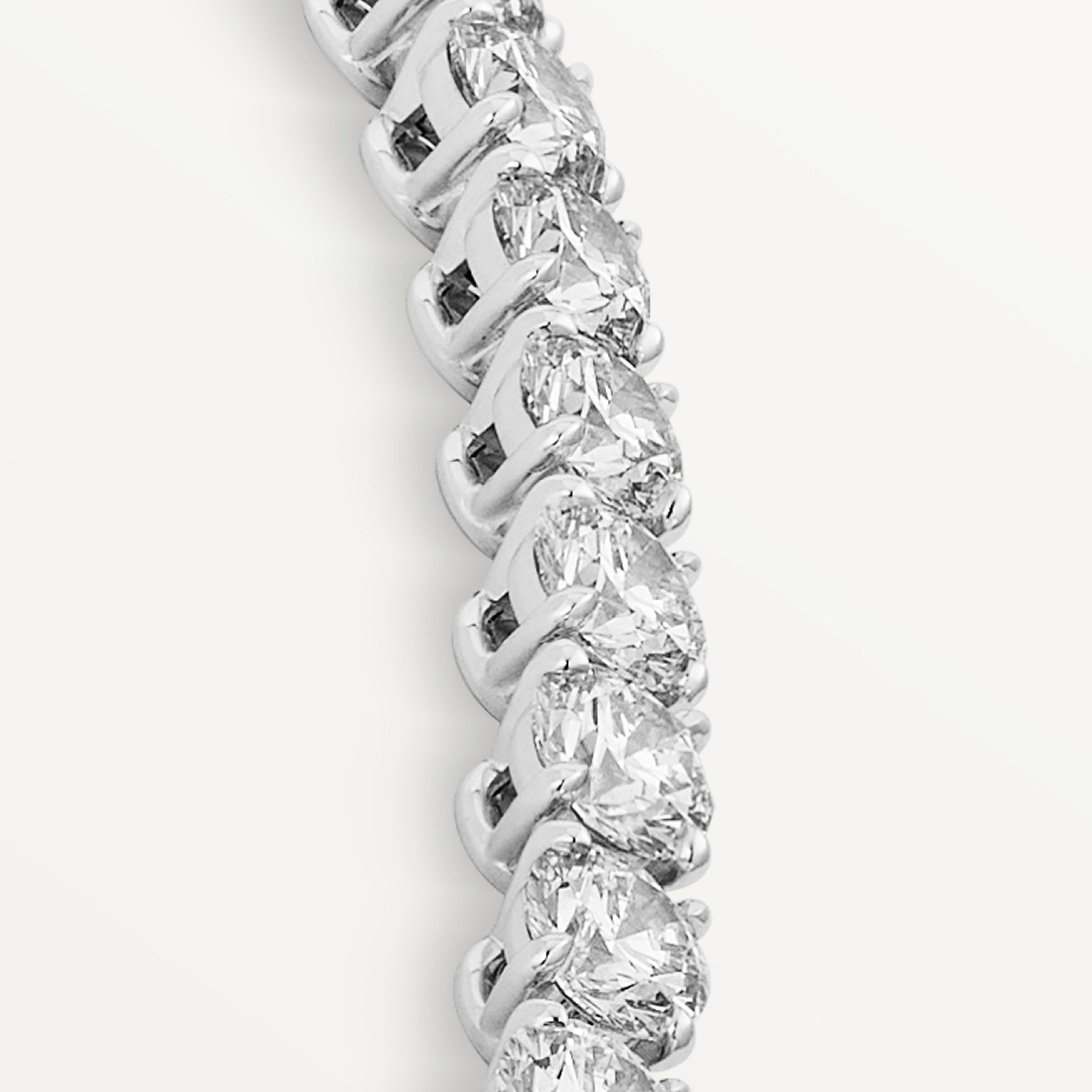 Lignes Essentielles necklace, brilliant-cut diamonds