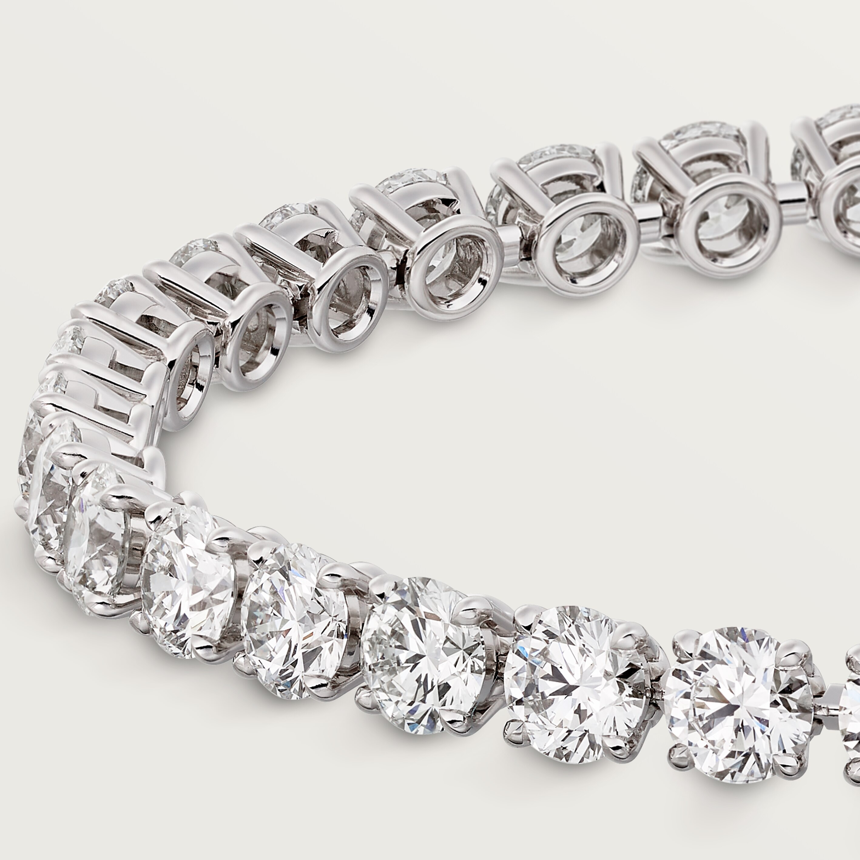 Lignes Essentielles bracelet, brilliant-cut diamonds