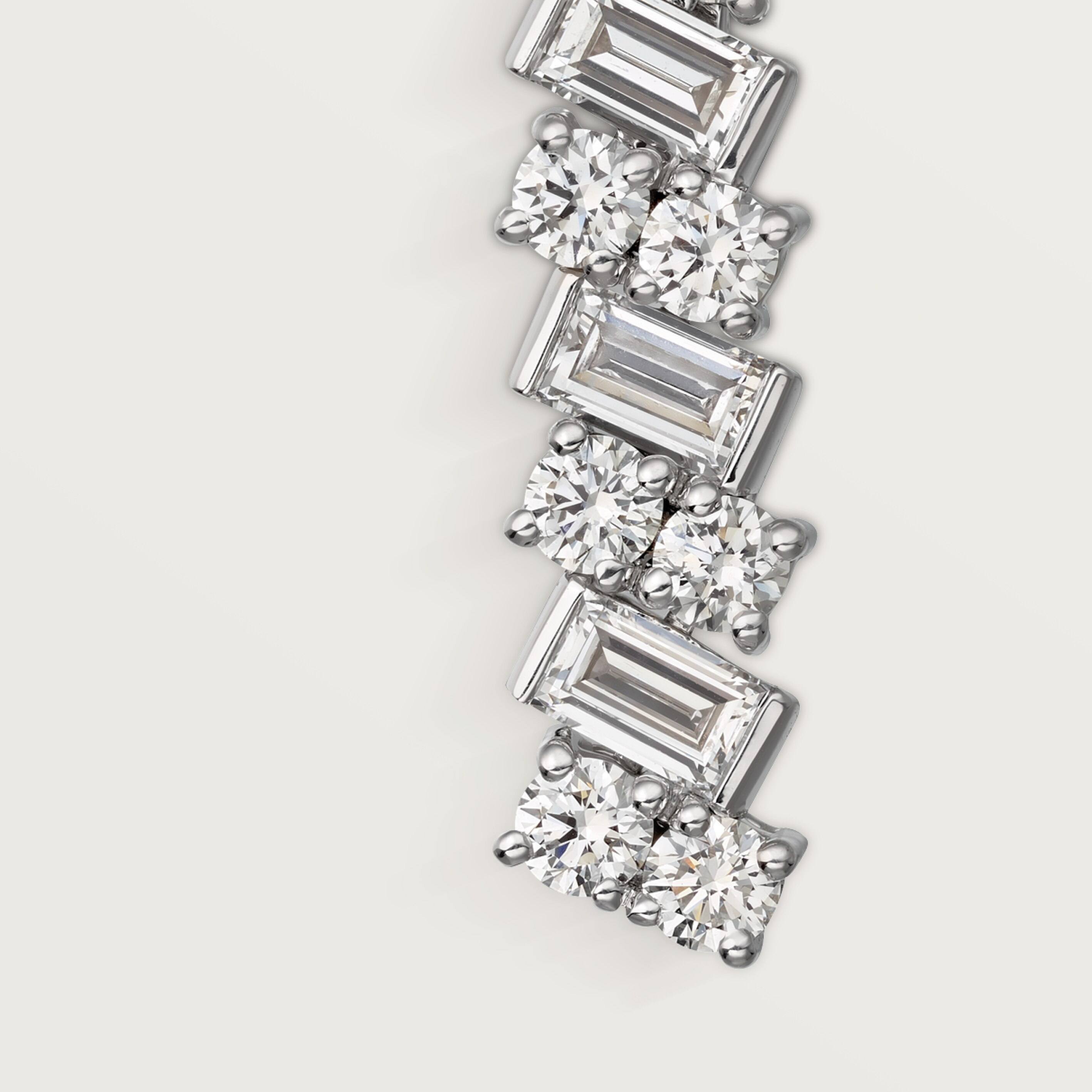 Reflection de Cartier earrings, diamonds