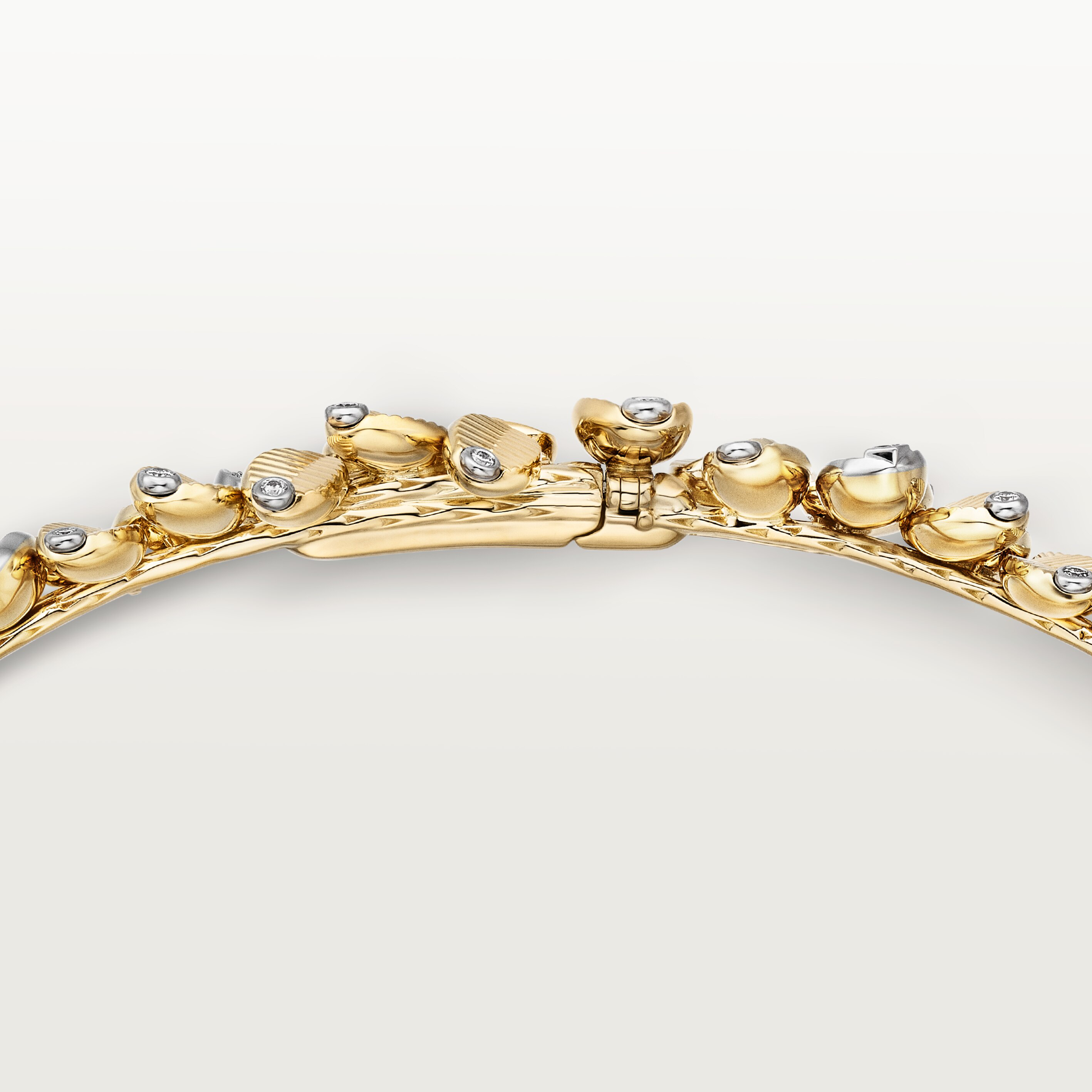 Grain de Caf&eacute; necklace, semi-paved