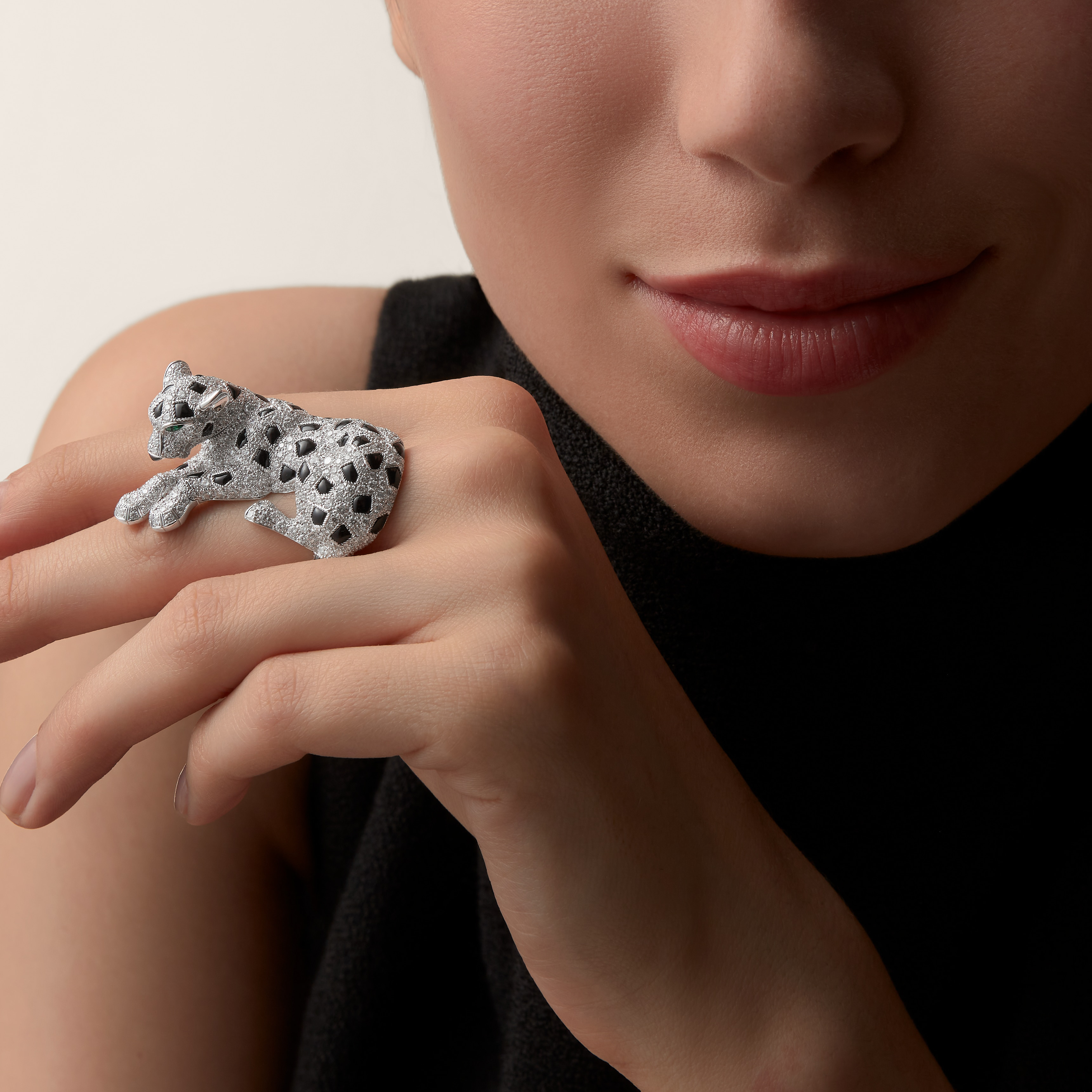 Panth&egrave;re de Cartier ring, paved