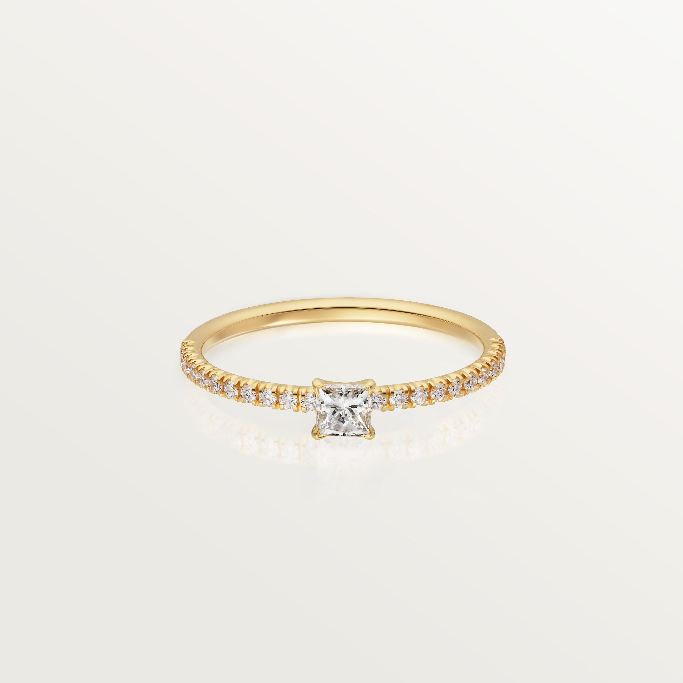 Etincelle de Cartier ring, princess-cut diamond, paved