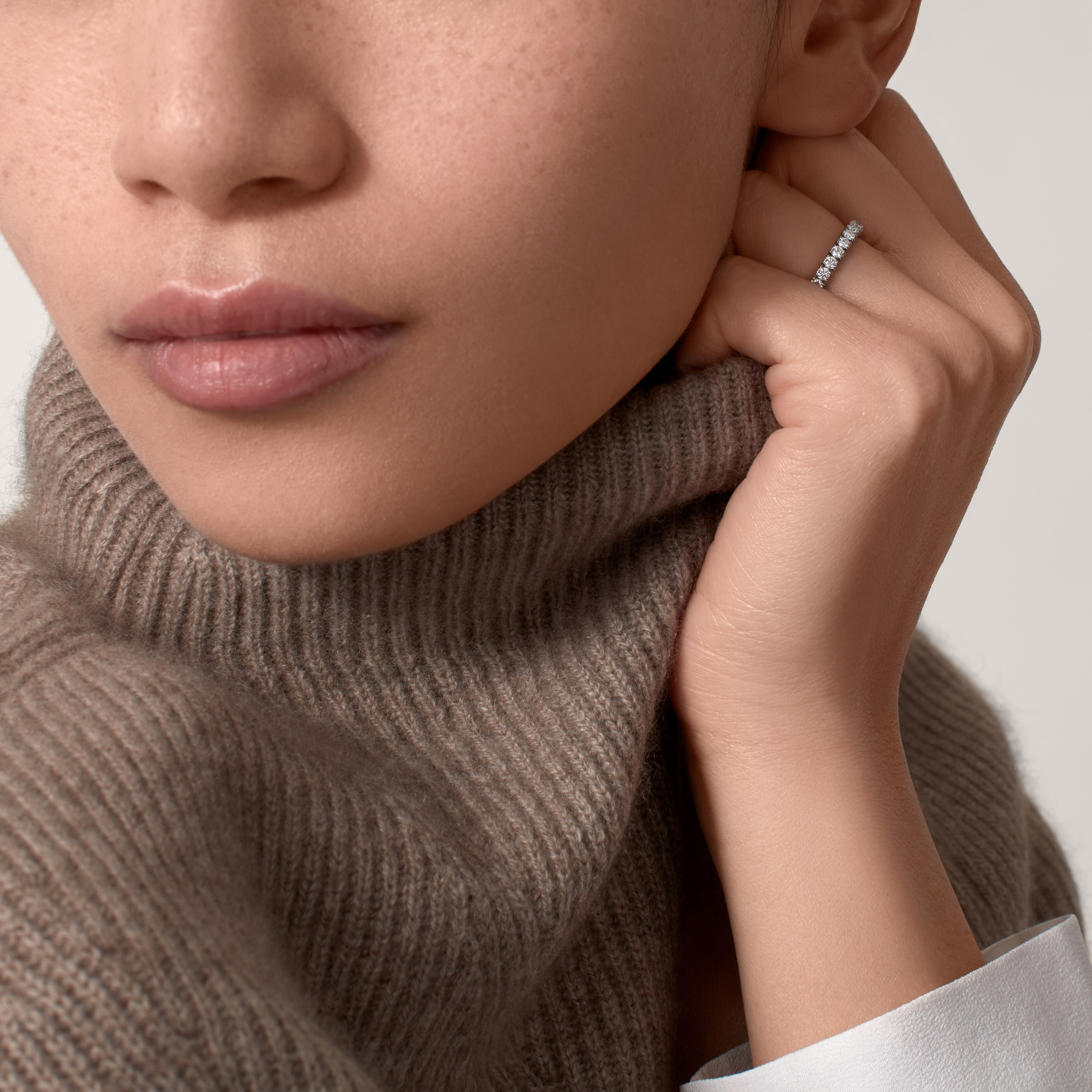 Etincelle de Cartier wedding band, 2.6 mm width, paved