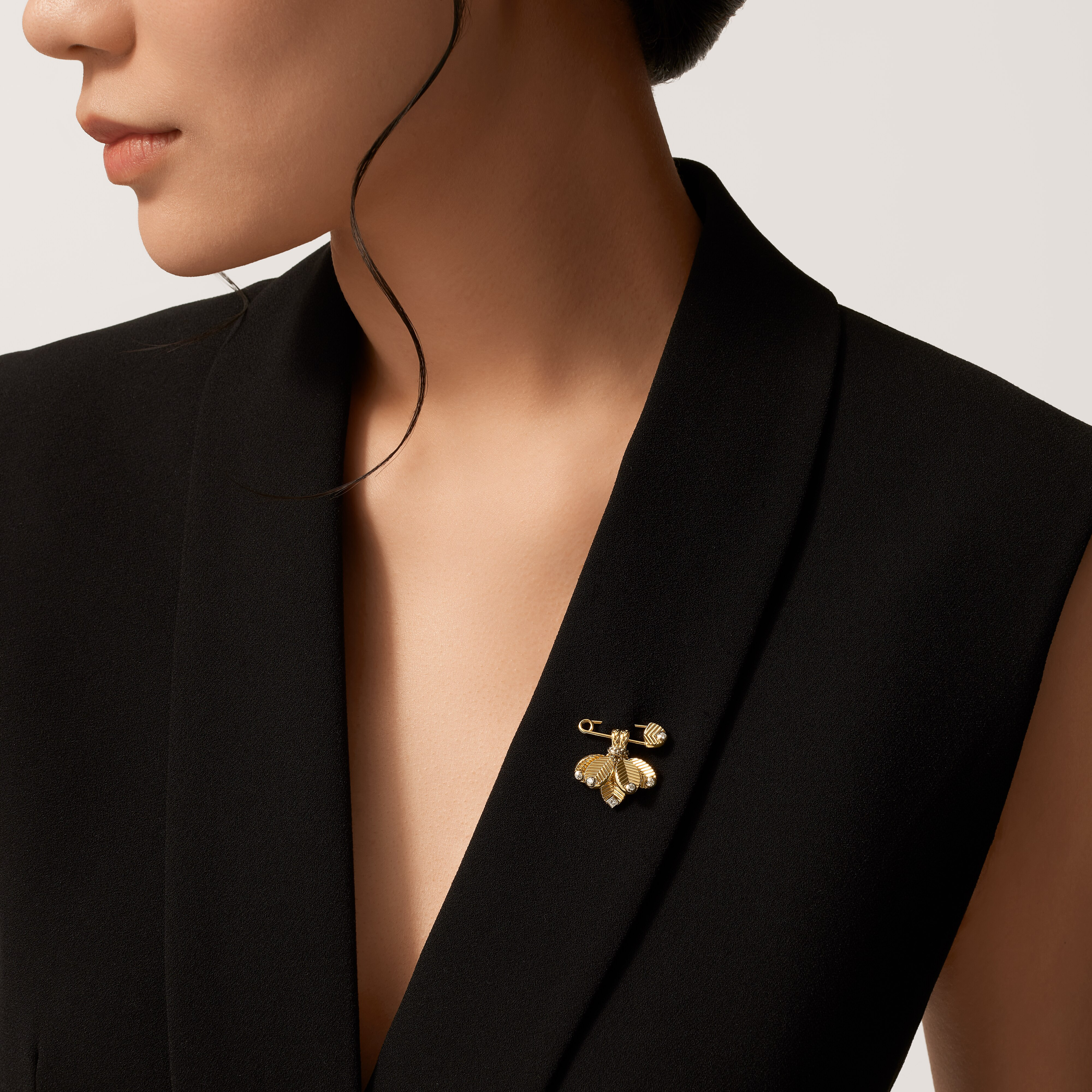 Grain de Caf&eacute; brooch, diamonds