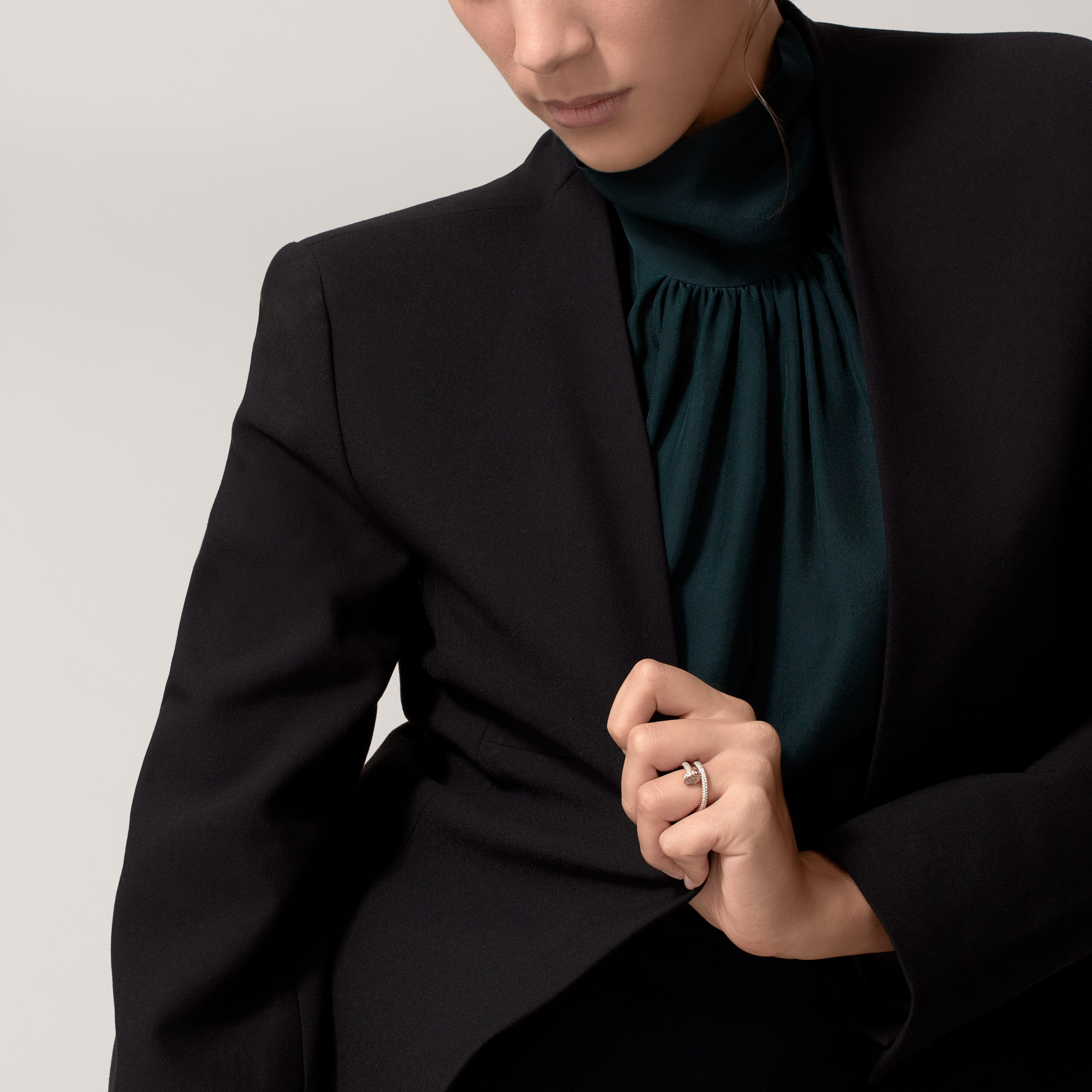 Juste un Clou ring, classic model, paved