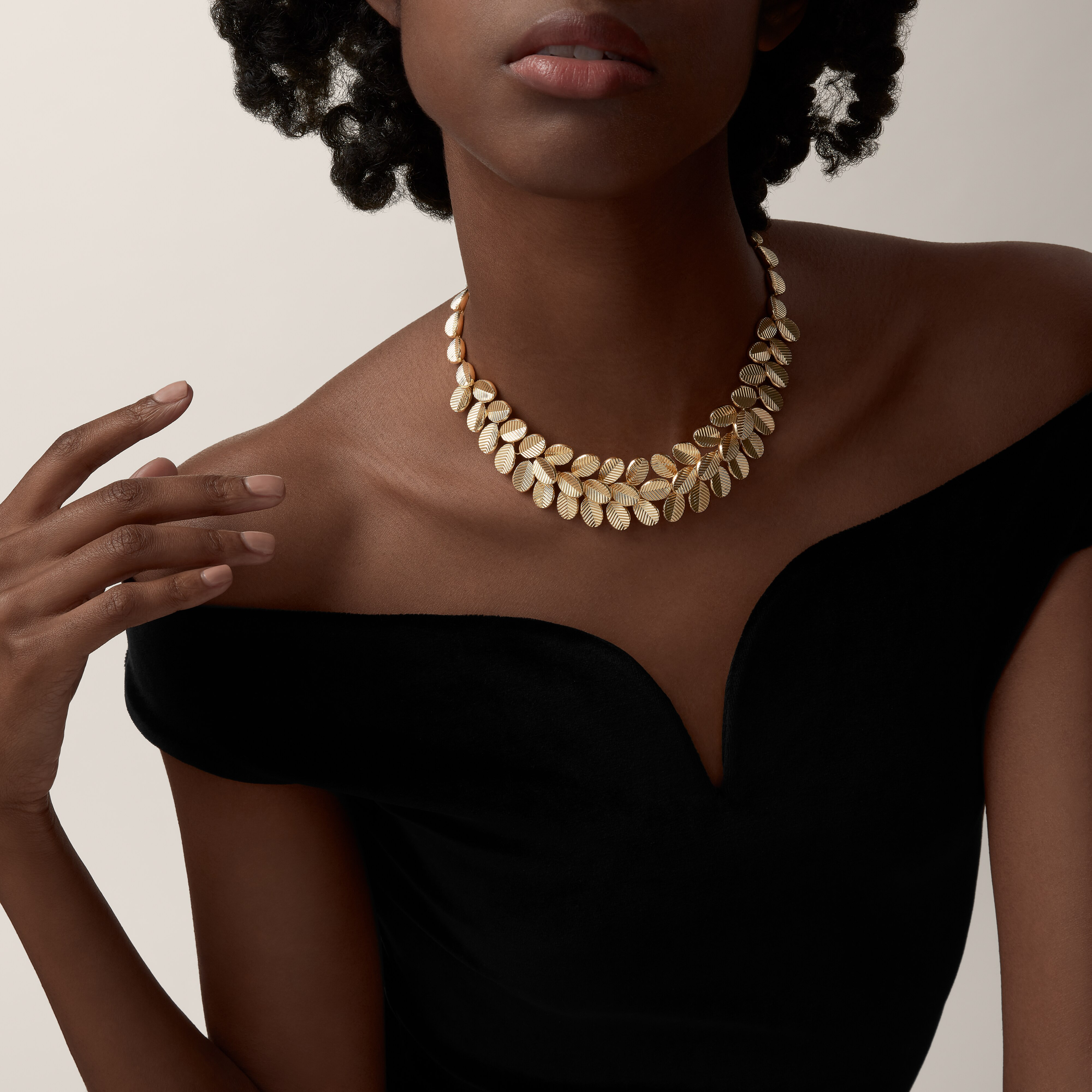 Grain de Caf&eacute; necklace, semi-paved