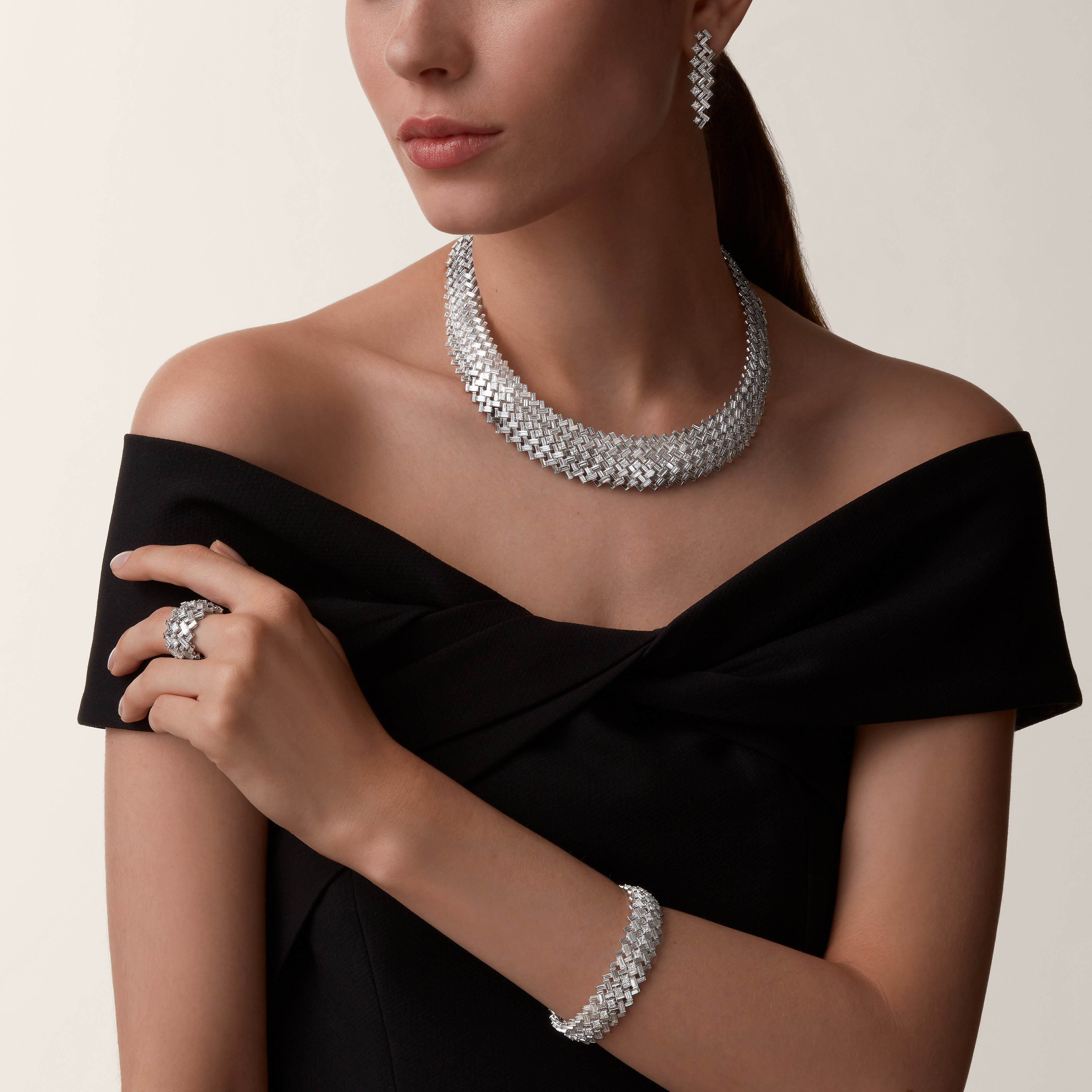 Reflection de Cartier earrings, diamonds