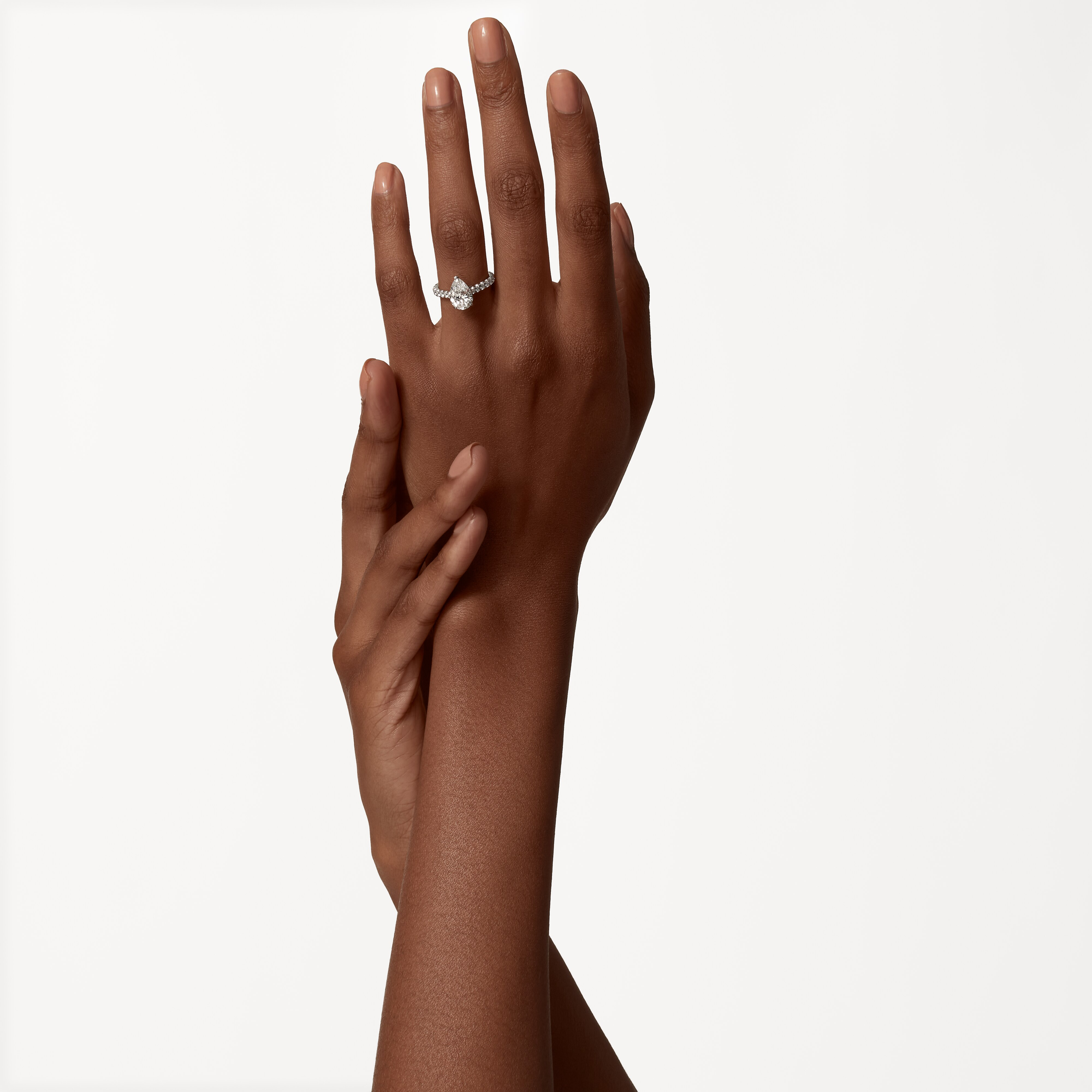 1895 solitaire, pear-shaped diamond, paved