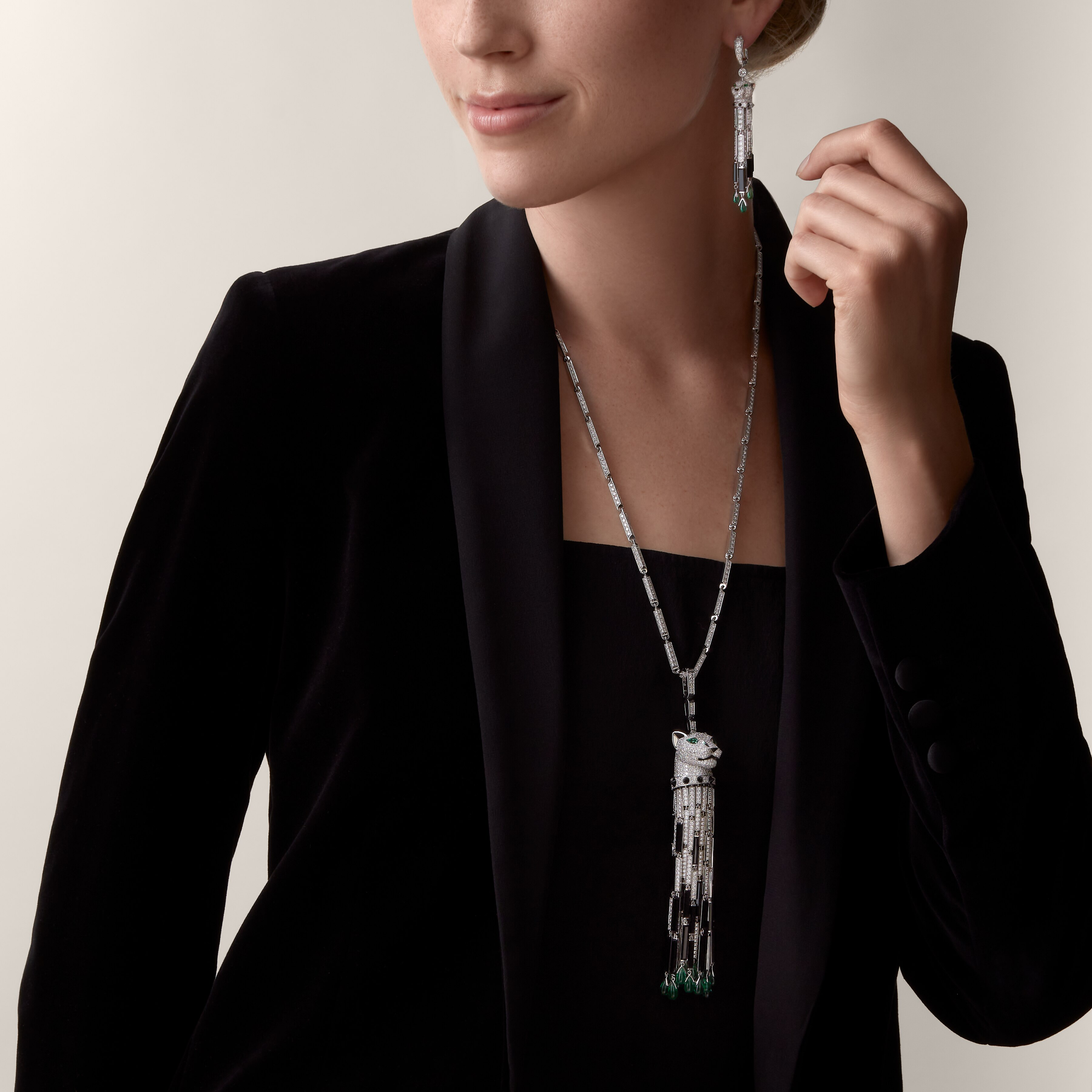 Panth&egrave;re de Cartier long necklace, emerald, multi-wear, large model, paved 